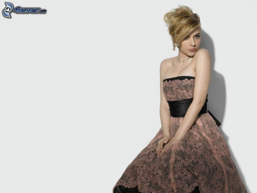 Scarlett Johansson, modelka, sukienki
