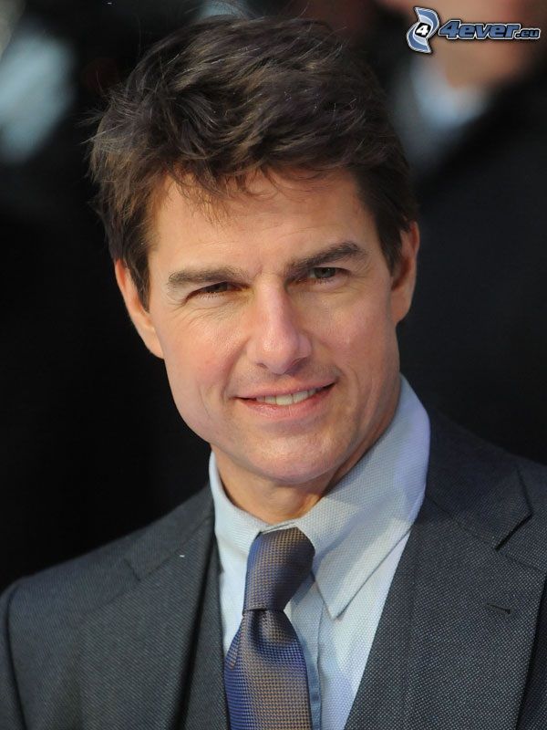 Tom Cruise, mężczyzna w garniturze