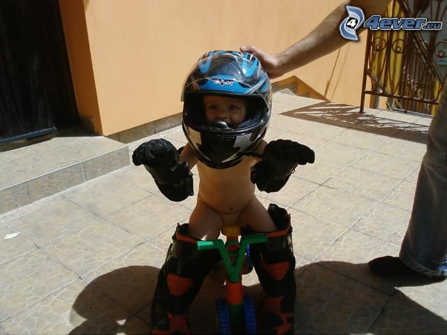 dziecko na rowerze, motocyklista