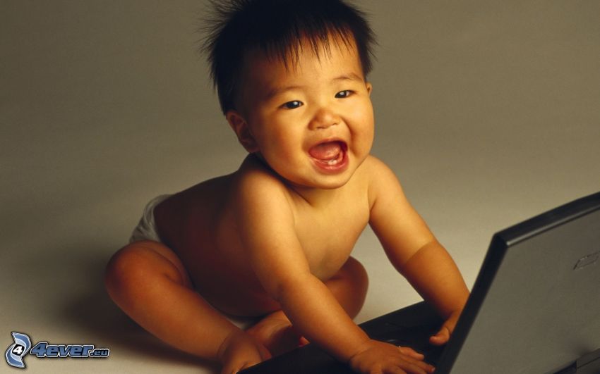 dziecko za komputerem