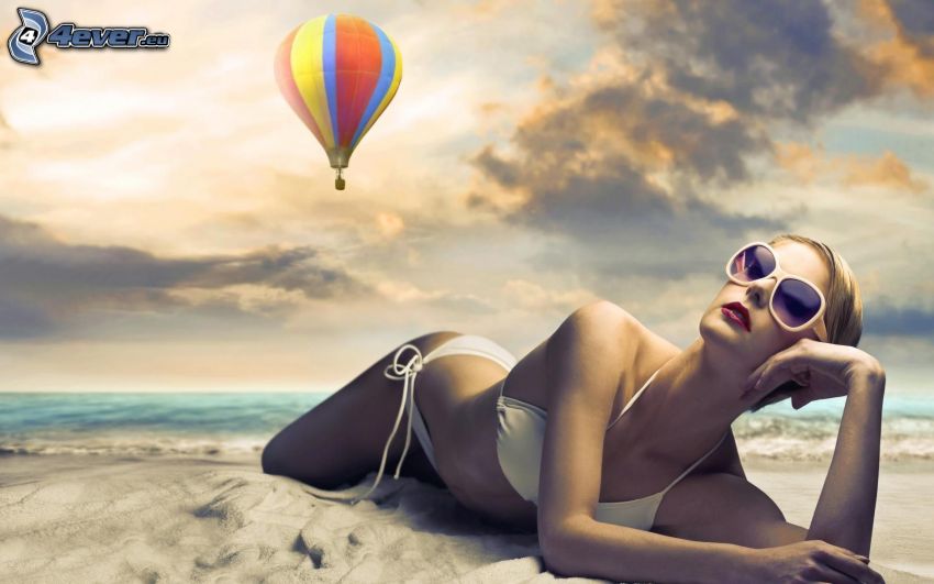 kobieta na plaży, opalanie się, latający balon, plaża