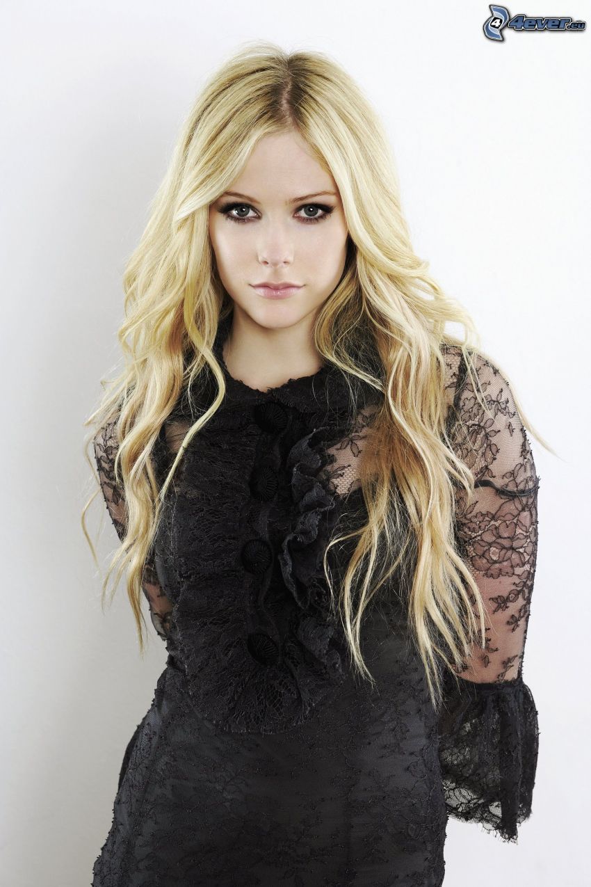Avril Lavigne, blondynka, piosenkarka