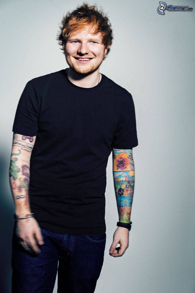 Ed Sheeran, uśmiech, tatuaż