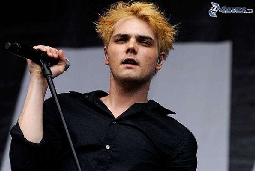 Gerard Way, mikrofon