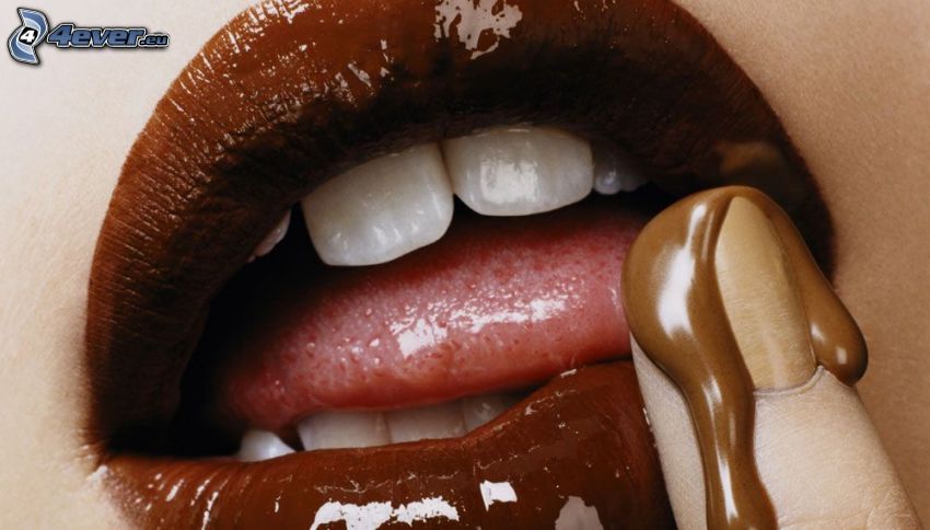 czekoladowe usta, zęby, język, czekolada