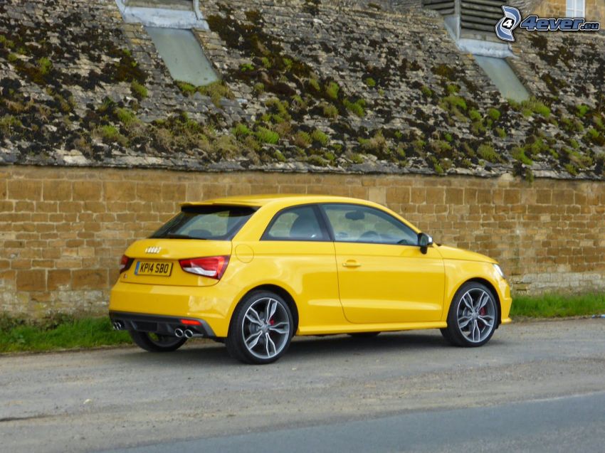 Audi S1, żółty samochód