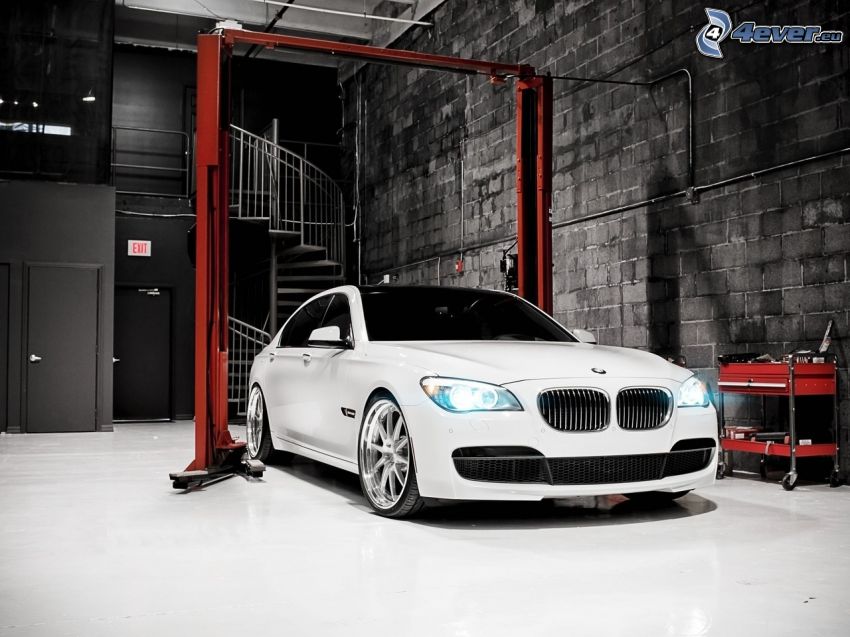 BMW M5, garaż