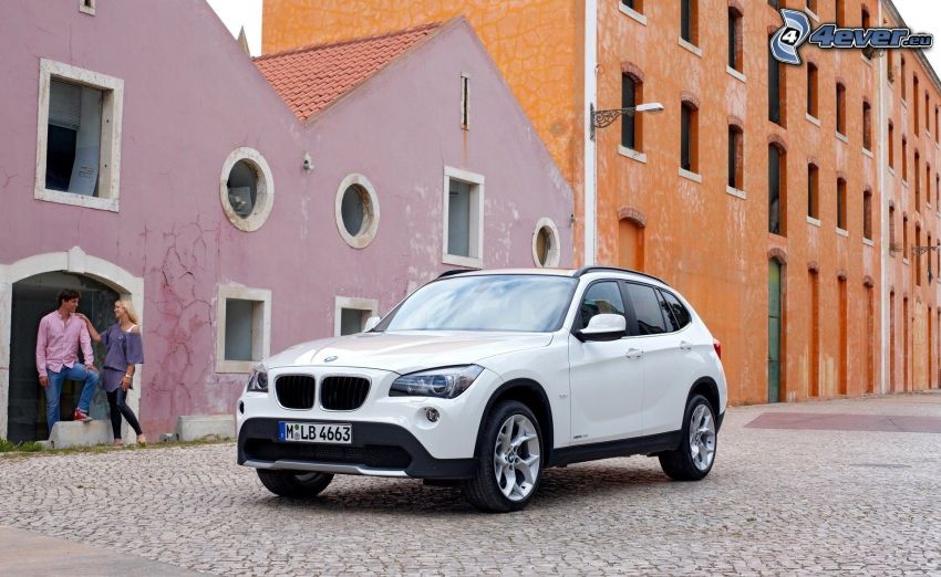 BMW X1, ulica