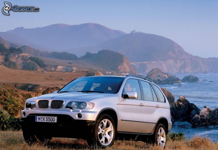 BMW X5, wzgórza, Skały na morzu