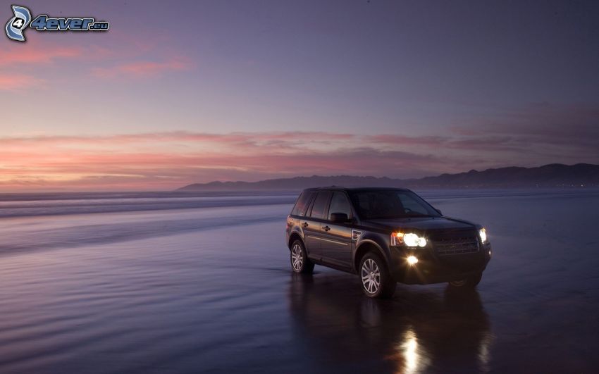 Land Rover Freelander, plaża, niebo o zmroku