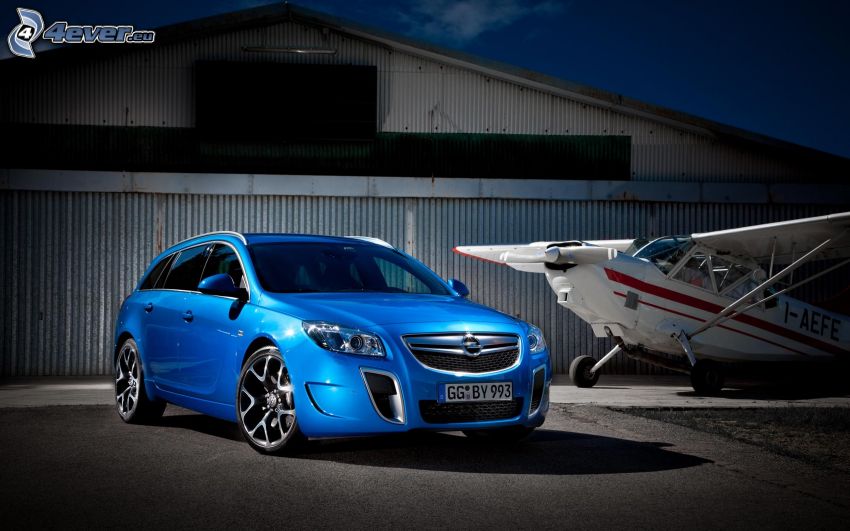 Opel Insignia OPC, mały sportowy samolot