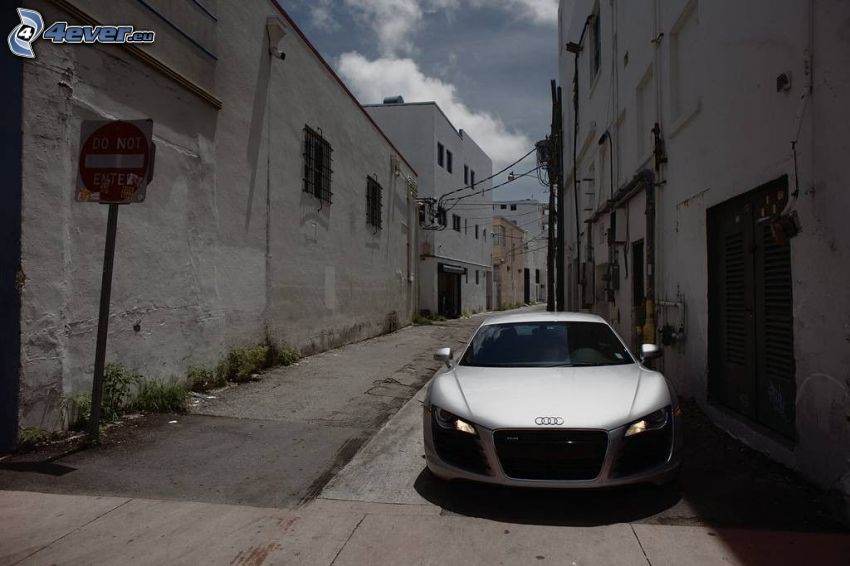 Audi R8, ulica