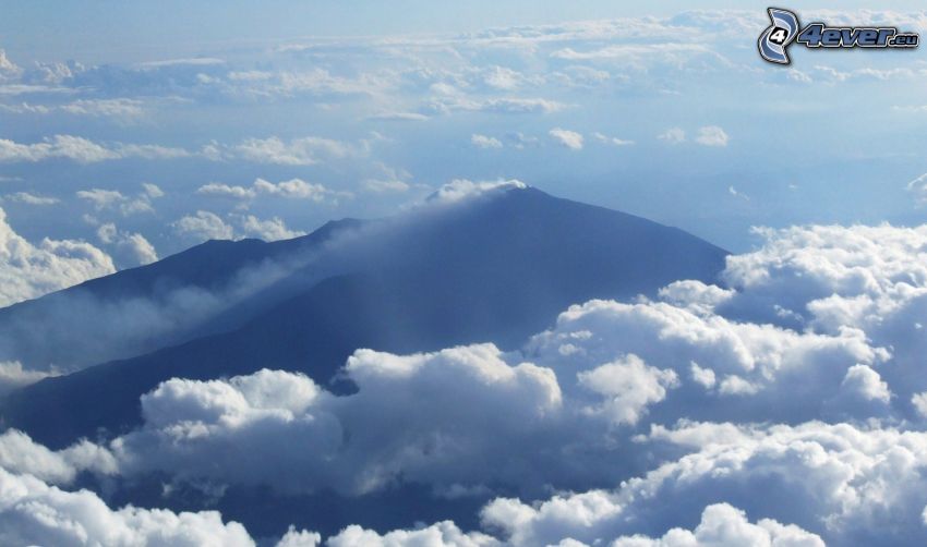 Etna, ponad chmurami