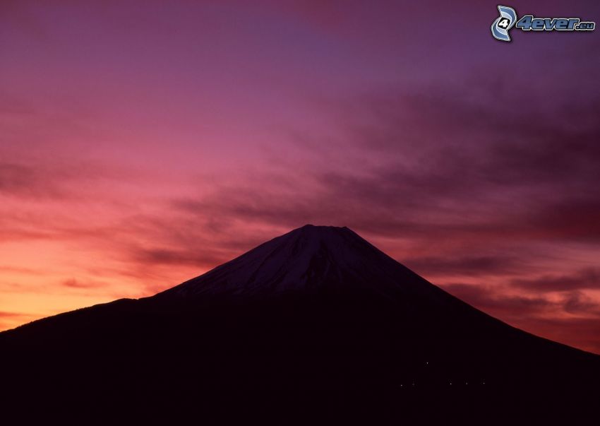 Góra Fuji, fioletowe niebo