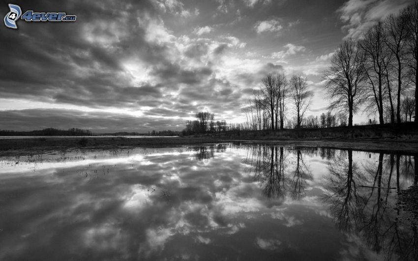 jezioro, czarno-białe zdjęcie, chmury