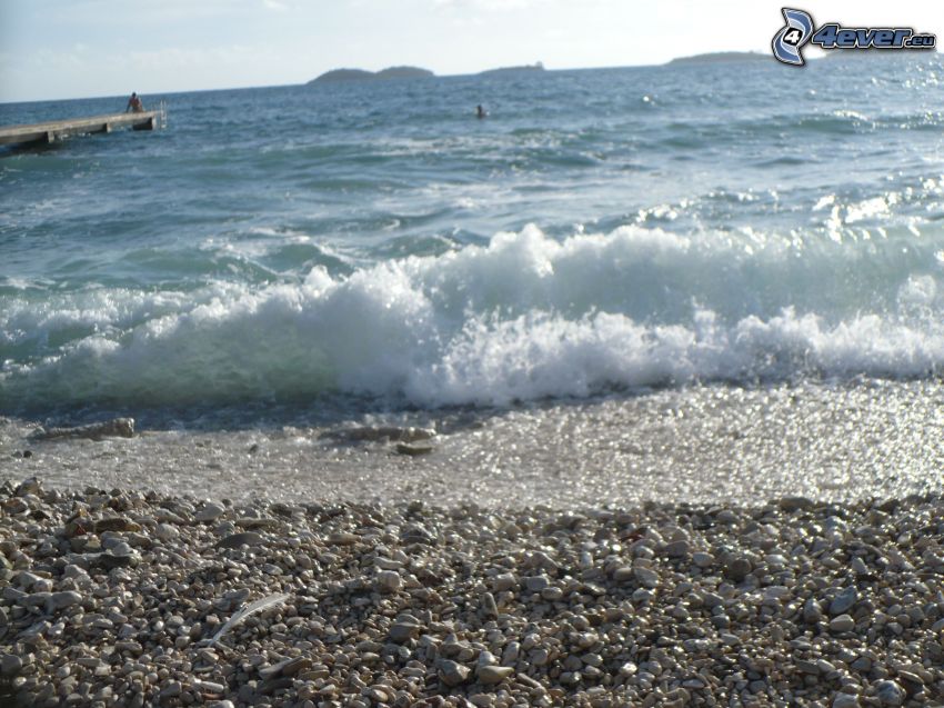 fale na wybrzeżu, kamienista plaża, morze