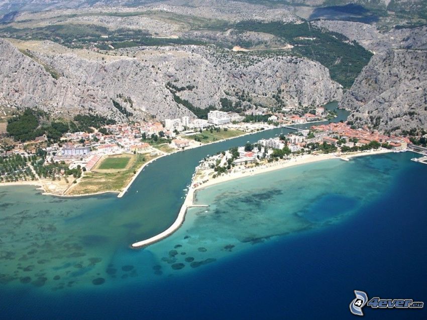 Omiš, Chorwacja, nadmorskie miasteczko, skały