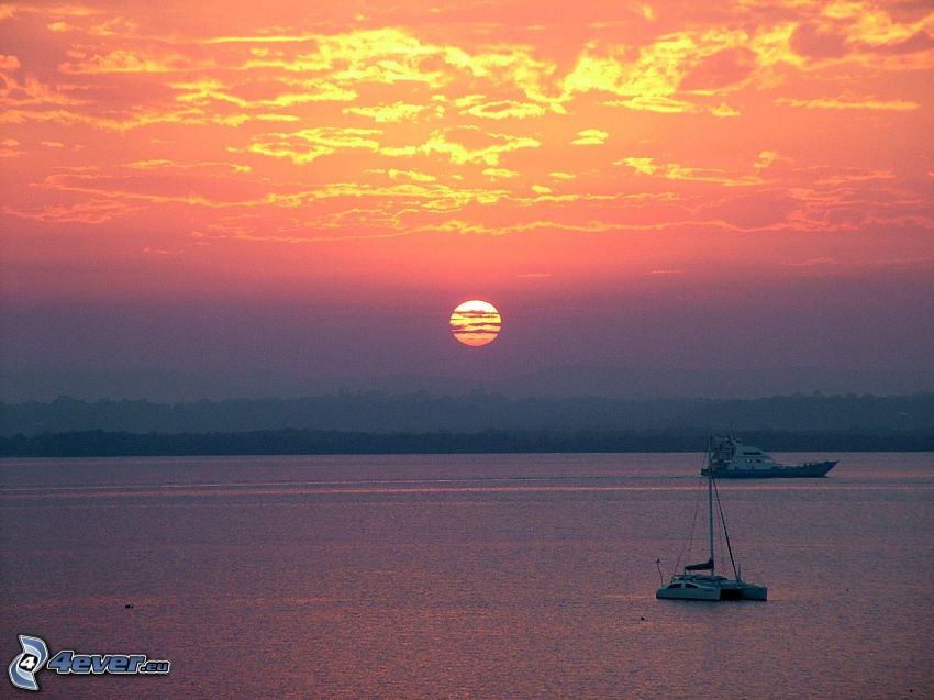 zachód słońca nad morzem, łódki