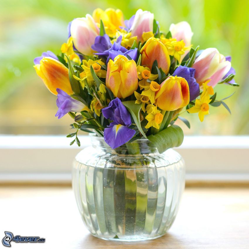 bukiet, kwiaty w wazonie, żółte tulipany, żonkile