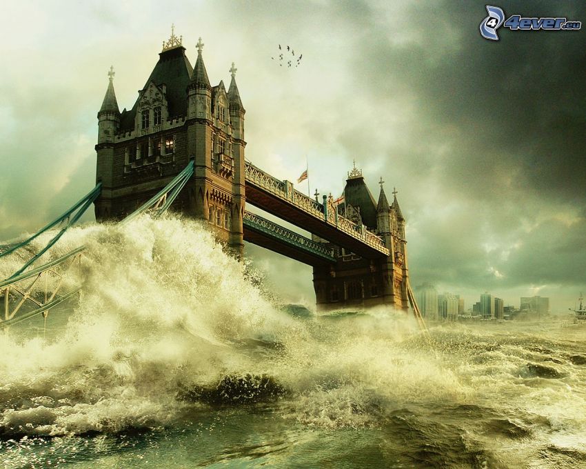 Tower Bridge, wburzone morze