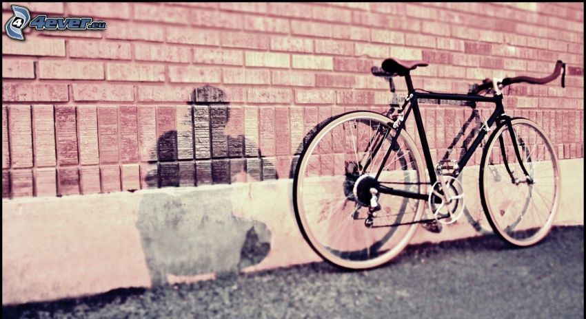 rower, cień, sylwetka mężczyzny, ceglany mur