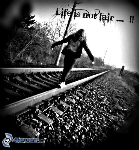 Life is not fair, dziewczyna na szynach