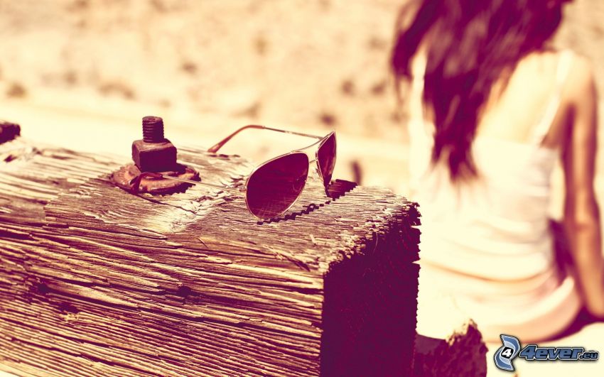 okulary przeciwsłoneczne, drewno, dziewczyna