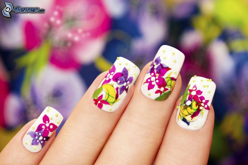 pomalowane paznokcie, kolory, kwiaty