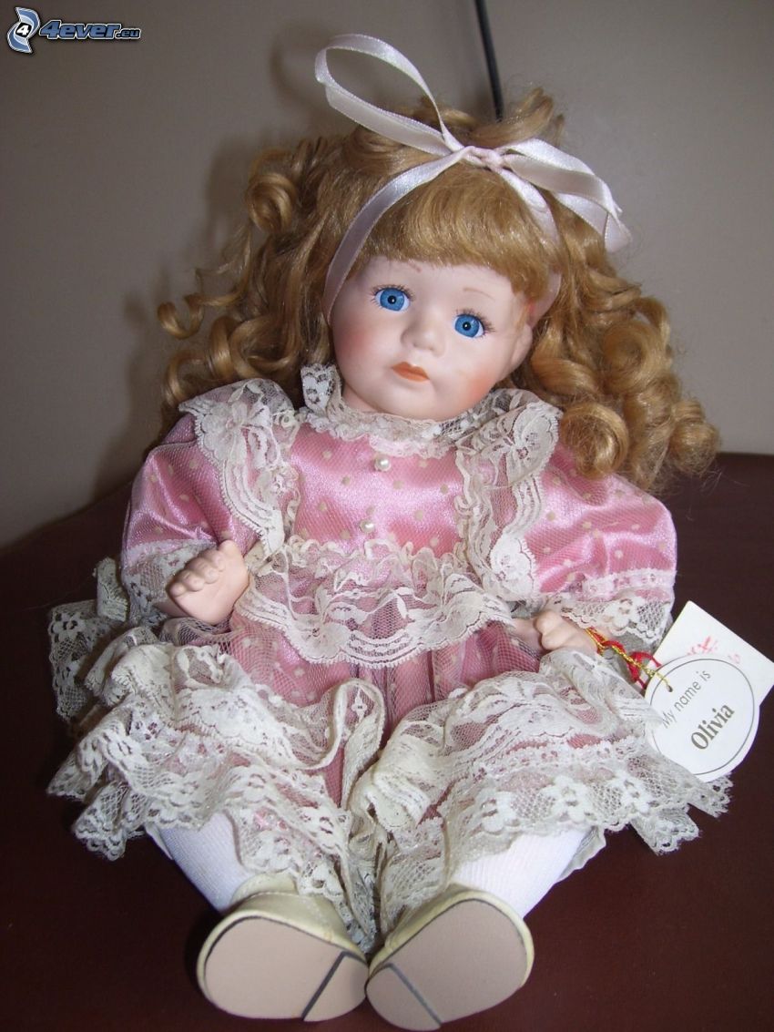 porcelanowa lalka, różowa sukienka