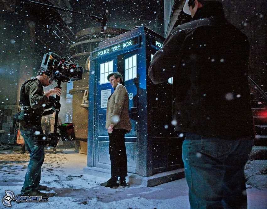 Doktor Who, budka telefoniczna, śnieg