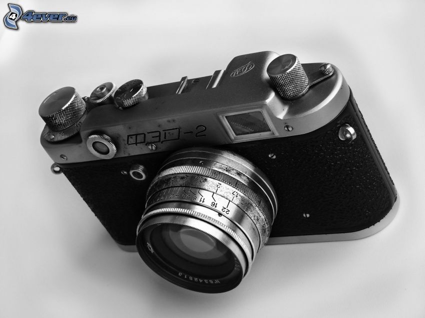 aparat fotograficzny, czarno-białe zdjęcie