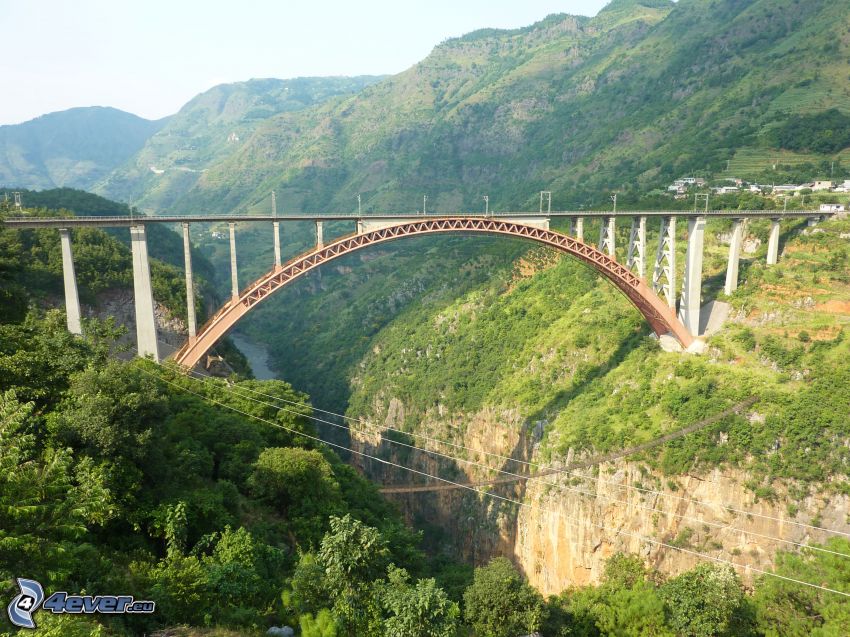 most kolejowy, dolina, pasmo górskie
