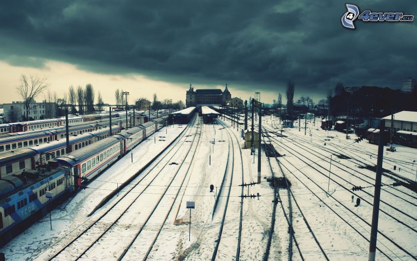 stacja kolejowa, chmury, tory kolejowe, śnieg
