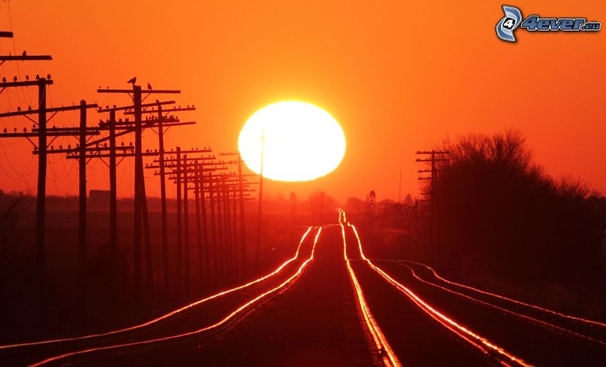 tory kolejowe, zachód słońca, czerwone niebo, kable eletryczne