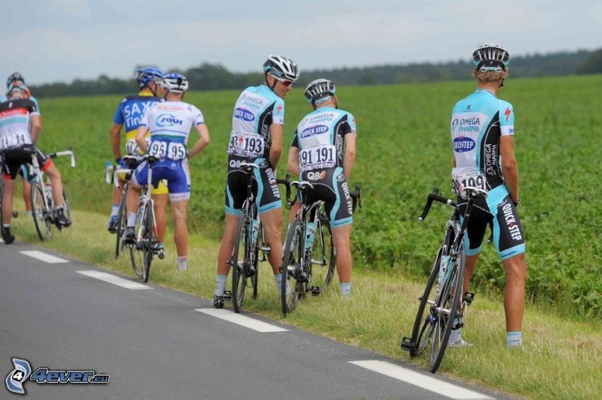 przerwa na Tour de France, rowerzyści, pole, ulica