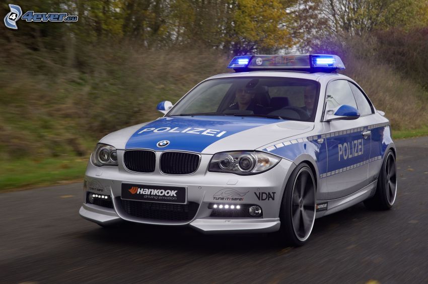 BMW, policajné auto, rýchlosť