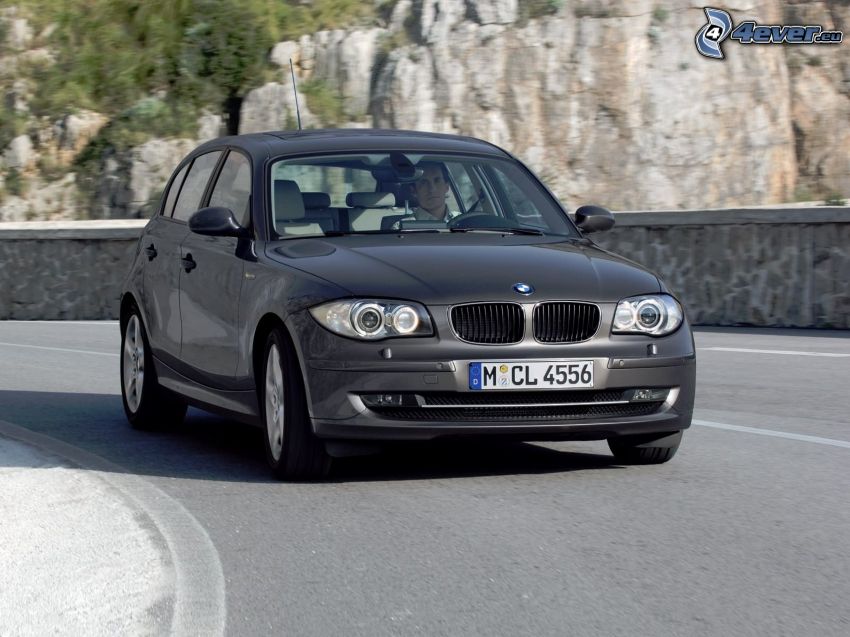 BMW 1, cesta, skala