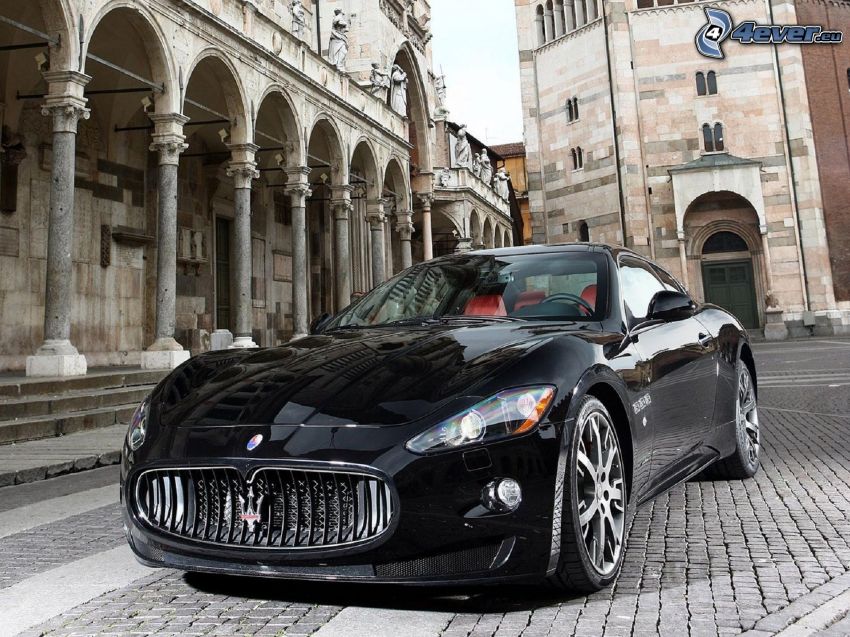 Maserati GranTurismo, dlažba, budova
