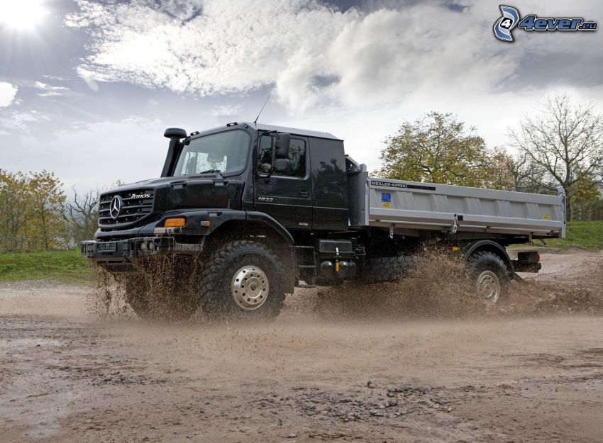 Mercedes-Benz, nákladné auto, blato