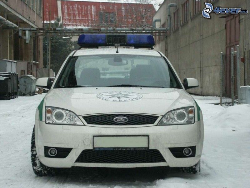 polícia, Ford Mondeo, sneh, továreň