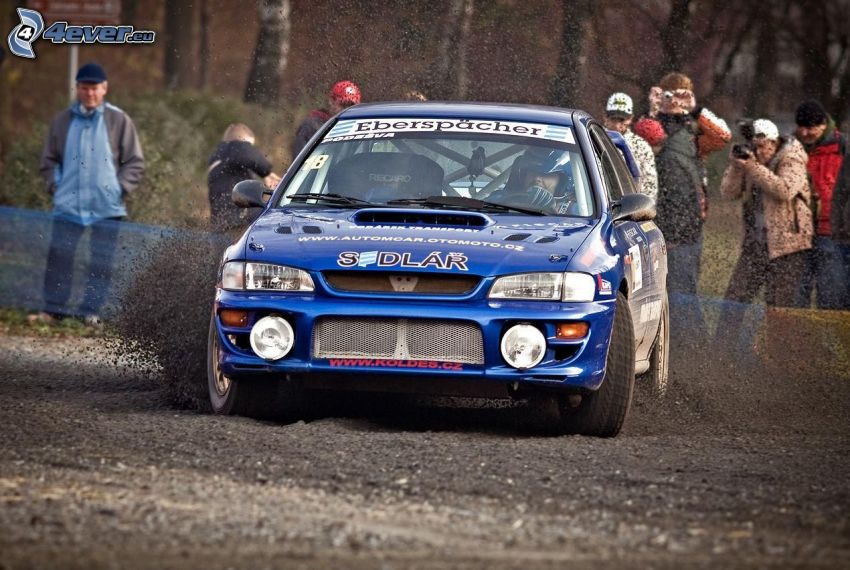 Subaru Impreza WRC, drift, hlina, diváci