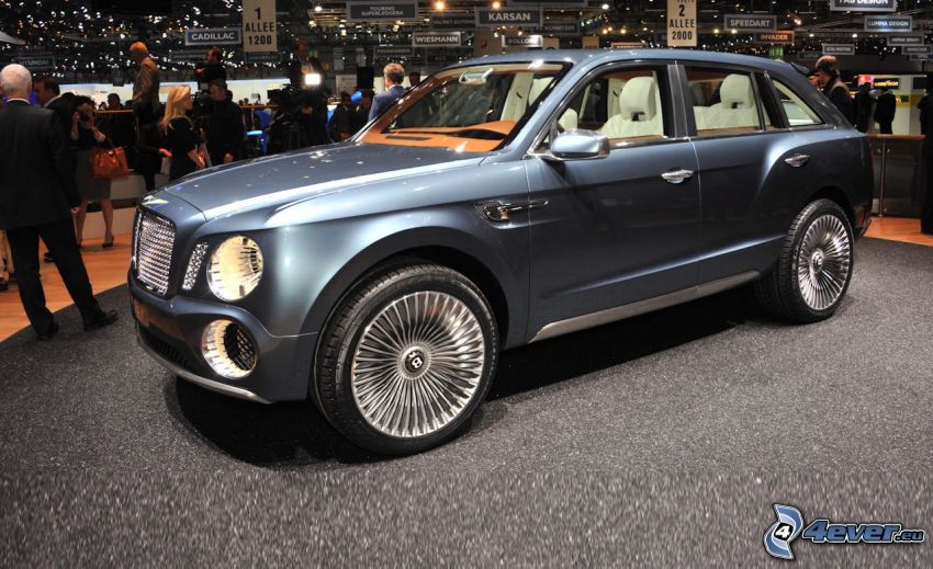 Bentley EXP 9F, výstava, autosalón