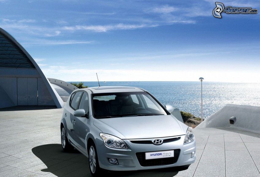 Hyundai i30, dlažba, more