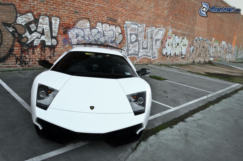 Lamborghini Murciélago, parkovisko, tehlová stena