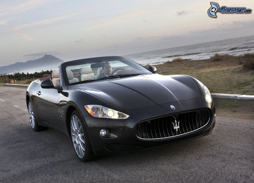 Maserati GranCabrio, kabriolet, muž