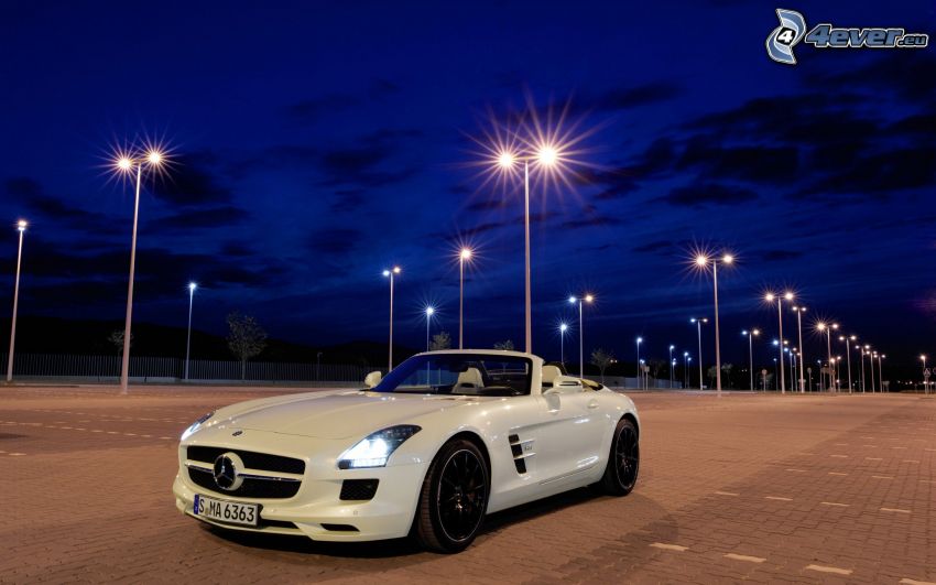 Mercedes SLS AMG GT3, kabriolet, parkovisko, noc, pouličné osvetlenie