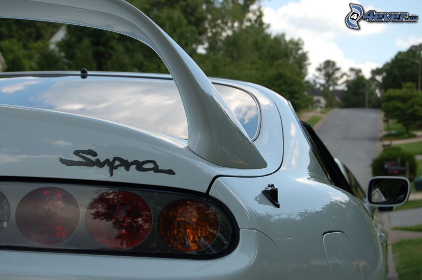Toyota Supra, zadné svetlo