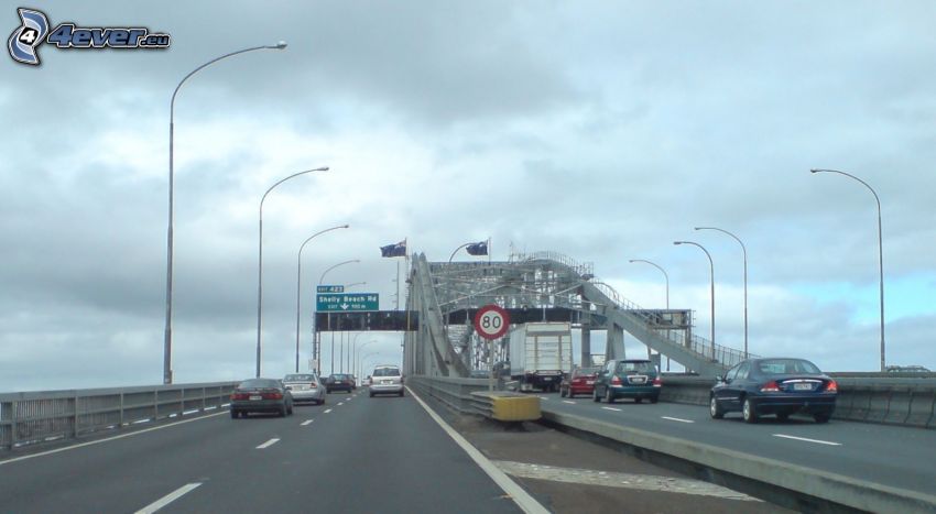 Auckland Harbour Bridge, diaľnica, pouličné osvetlenie