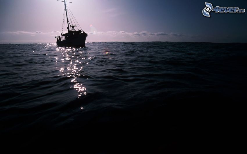 loďka na mori