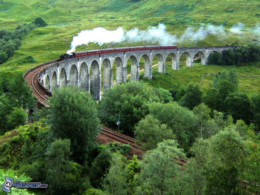 Glenfinnan Viaduct, Škótsko, parný vlak, železničný most